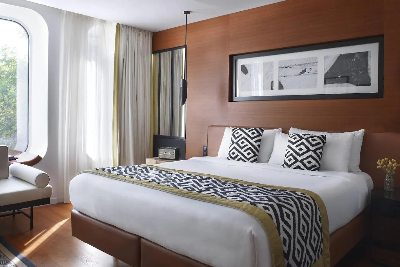 Renaissance Republique & Hotell