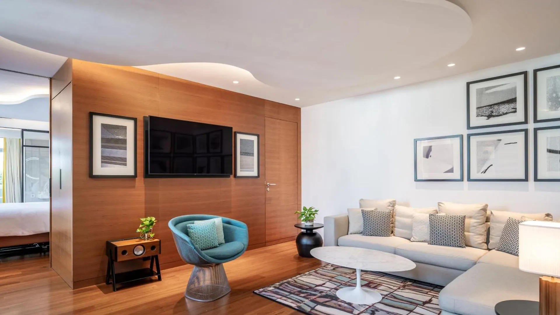 Renaissance Republique & Hotell 5*