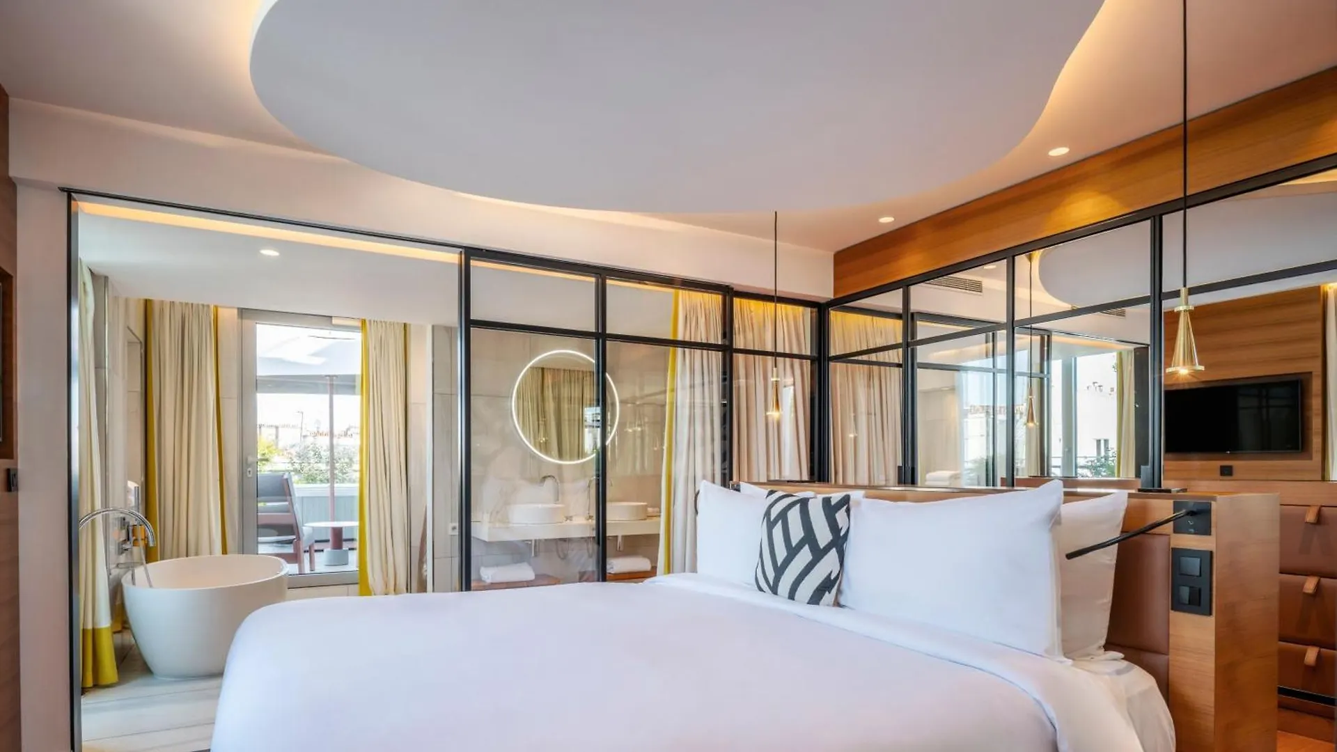 Hotel Renaissance Republique & 5*
