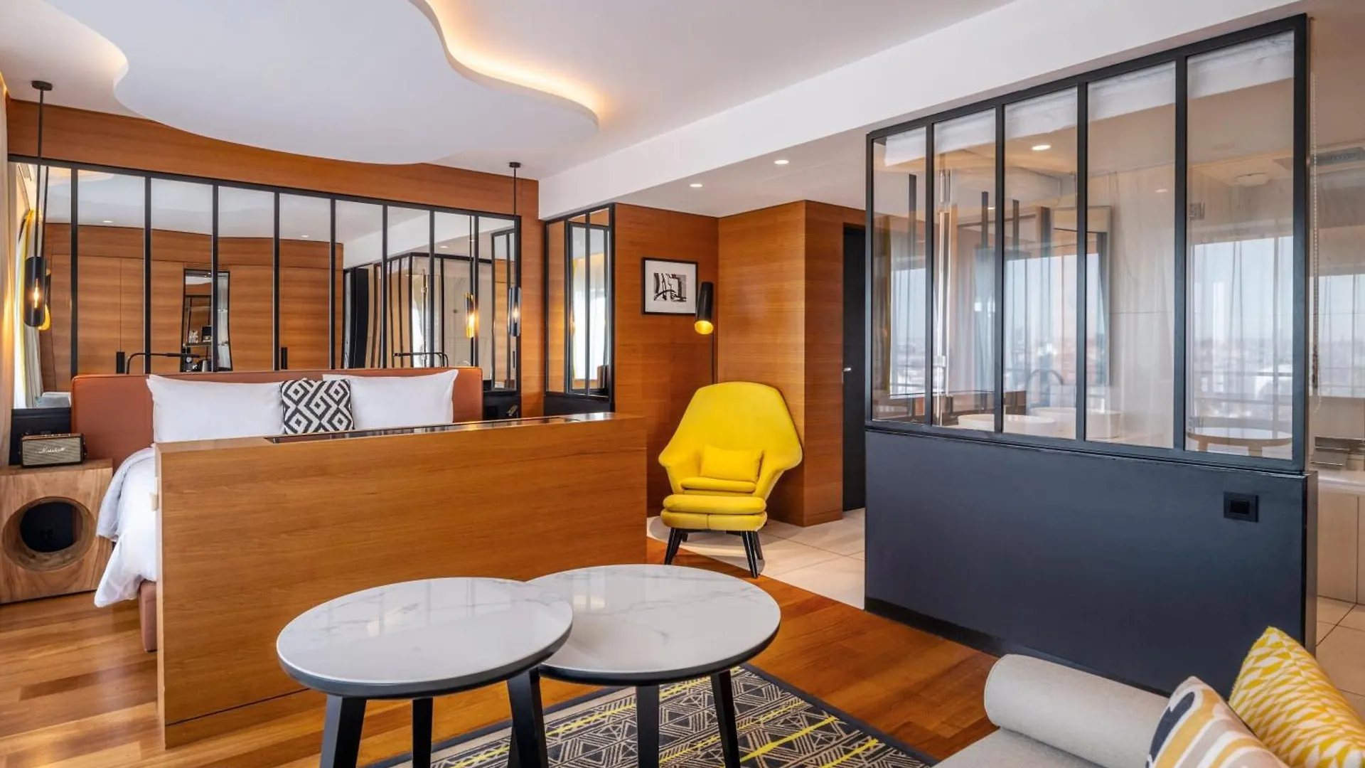 Renaissance Republique & Hotell