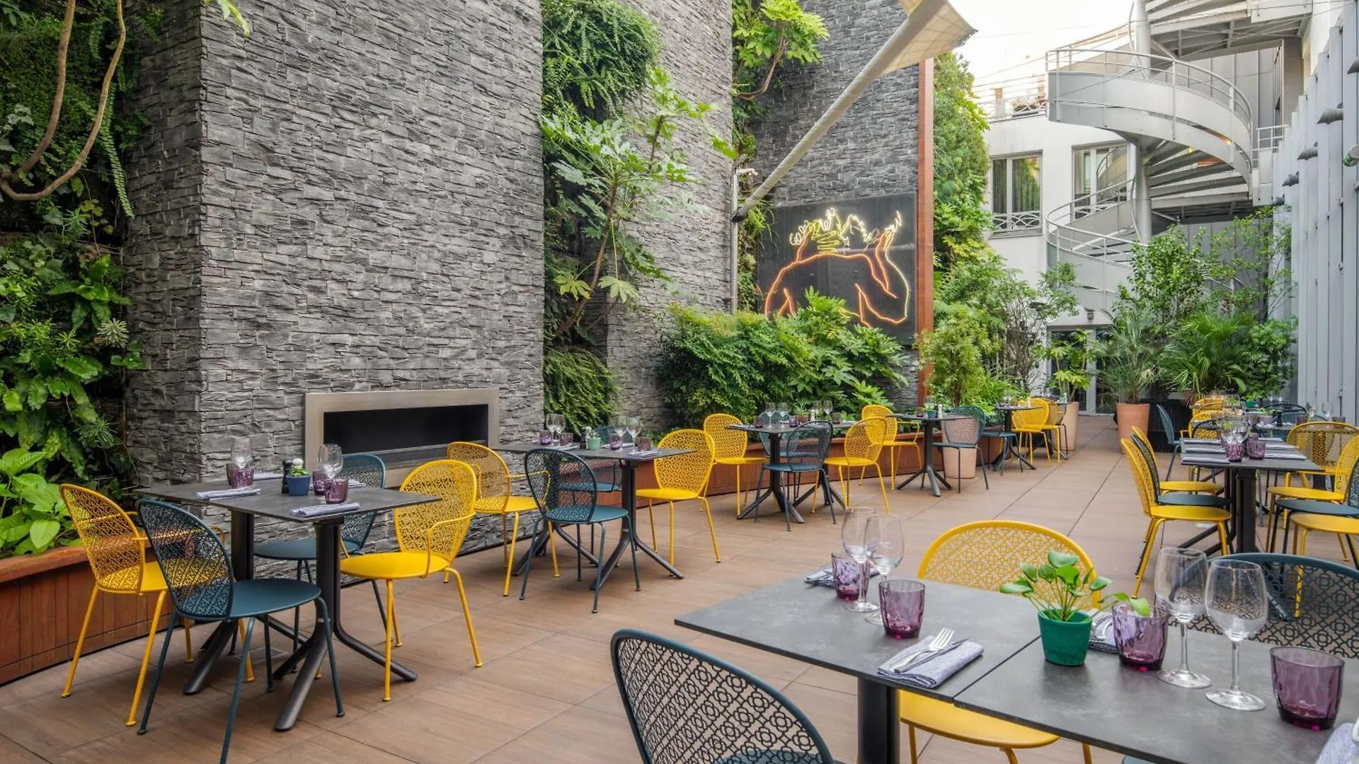 Renaissance Republique & Hotell 5*