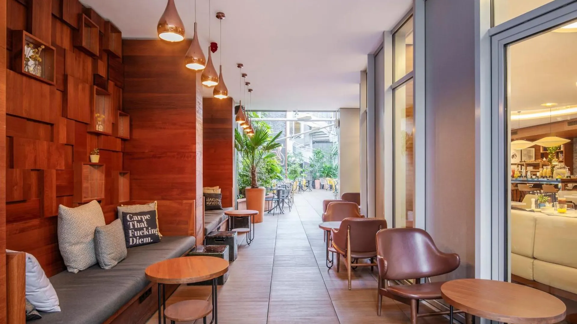 Hotell Renaissance Republique &