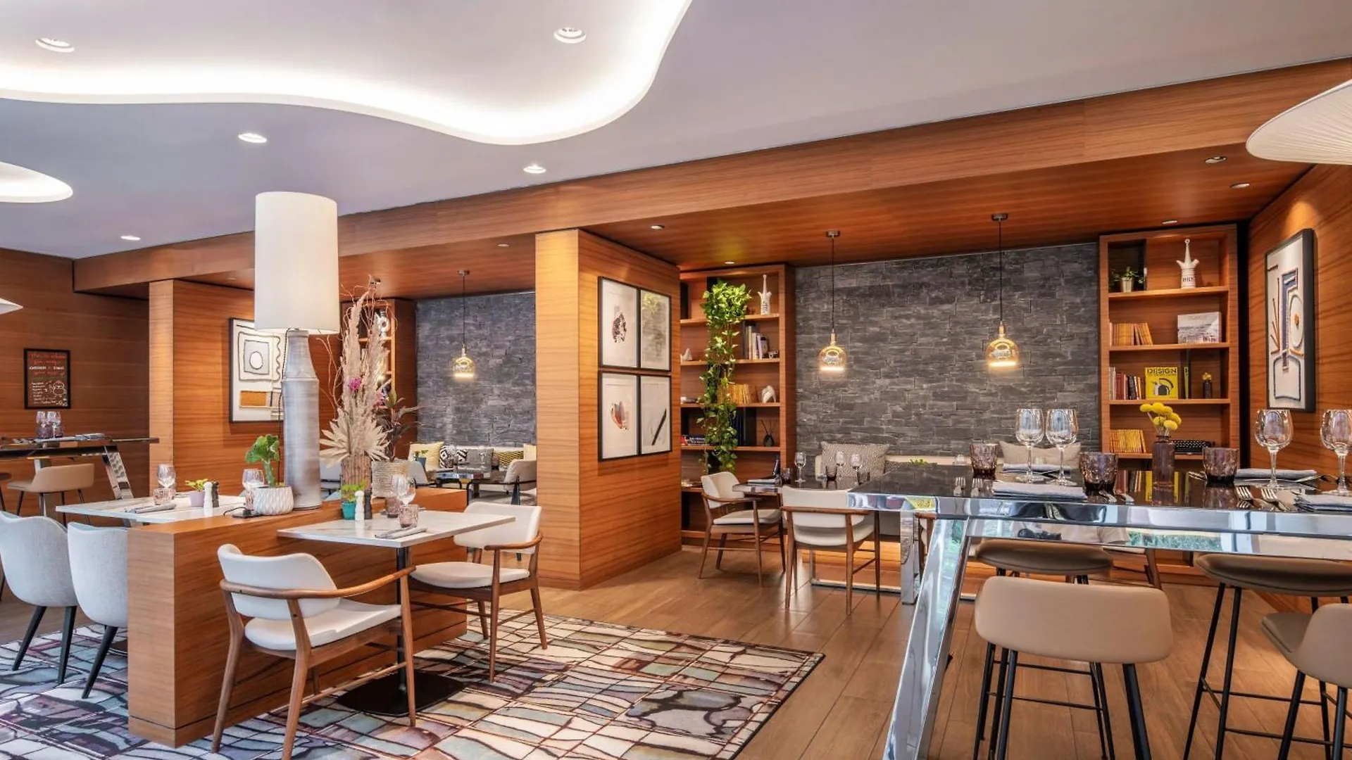 Renaissance Republique & 5* Paris