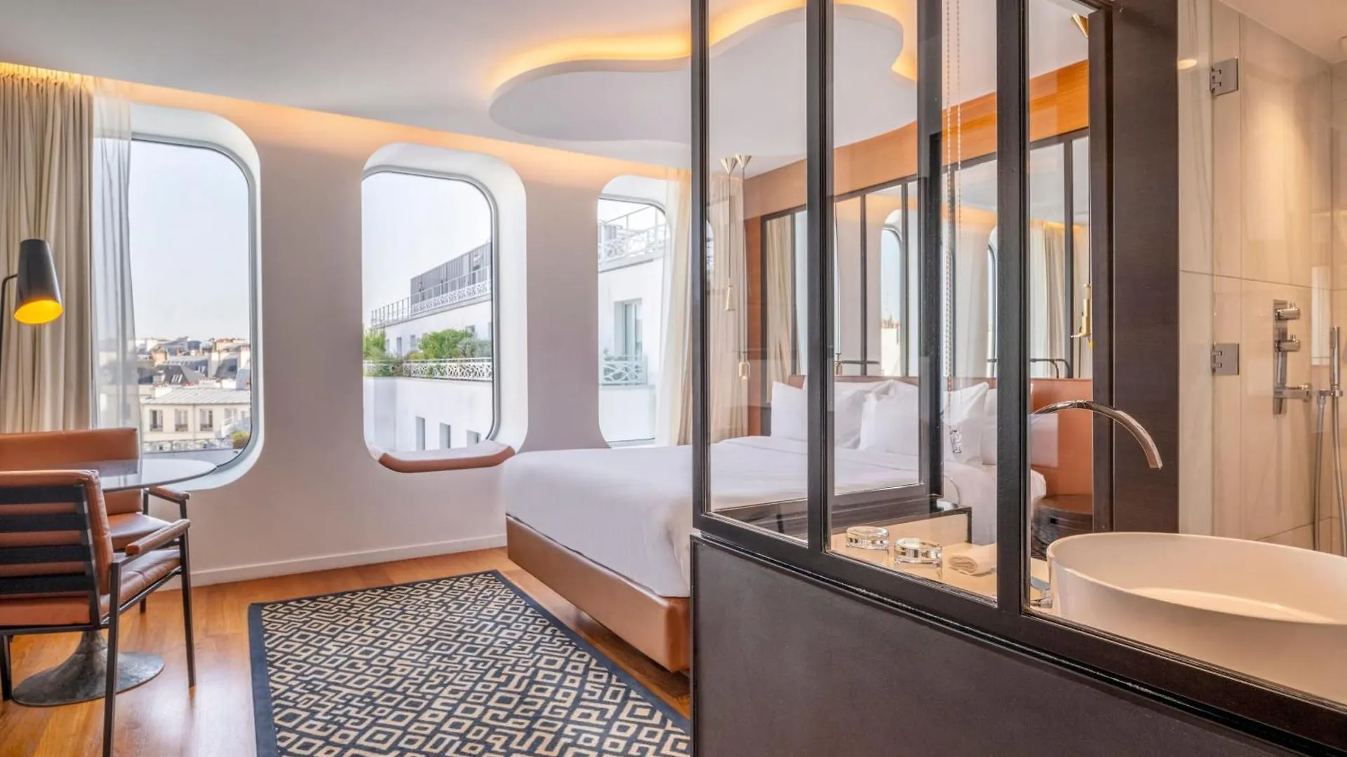 Hotel Renaissance Republique & 5*