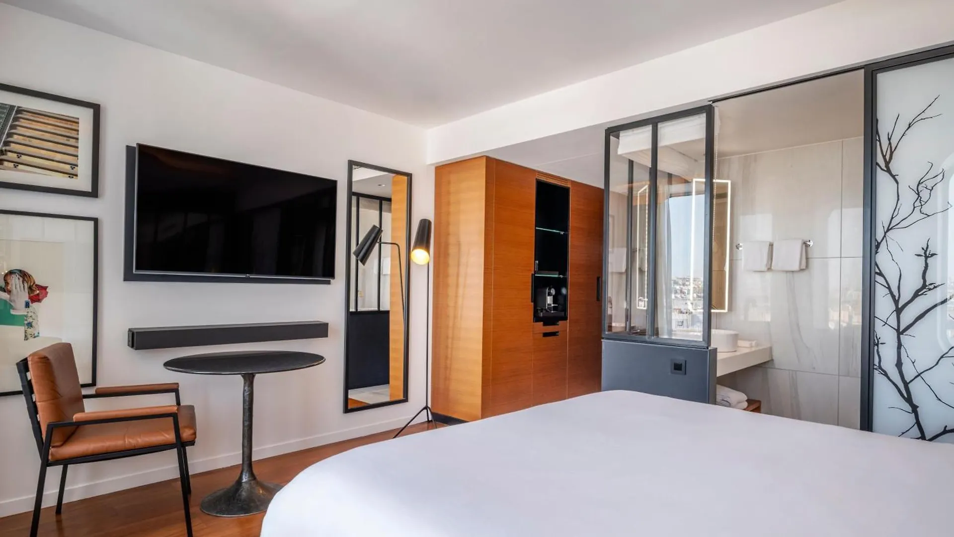 Renaissance Republique & 5*