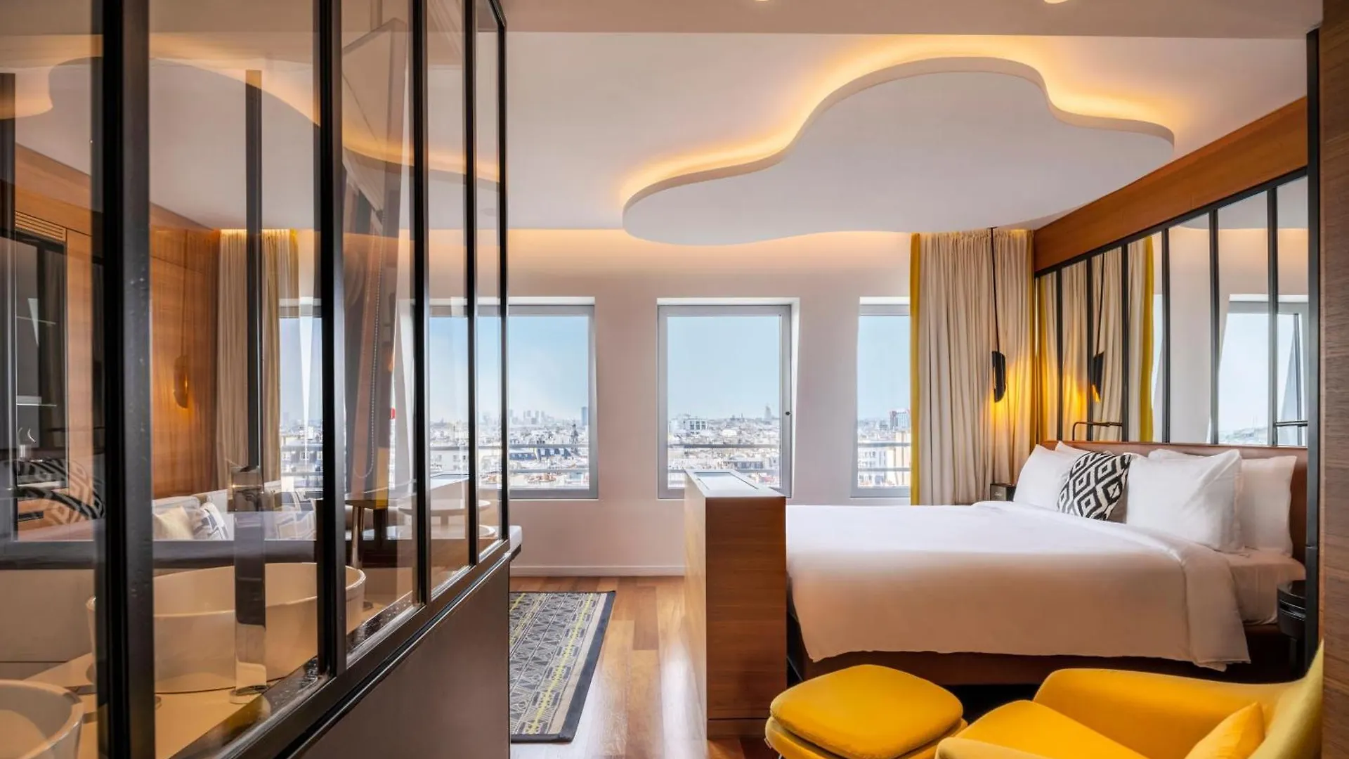 Renaissance Republique & Hotel 5*