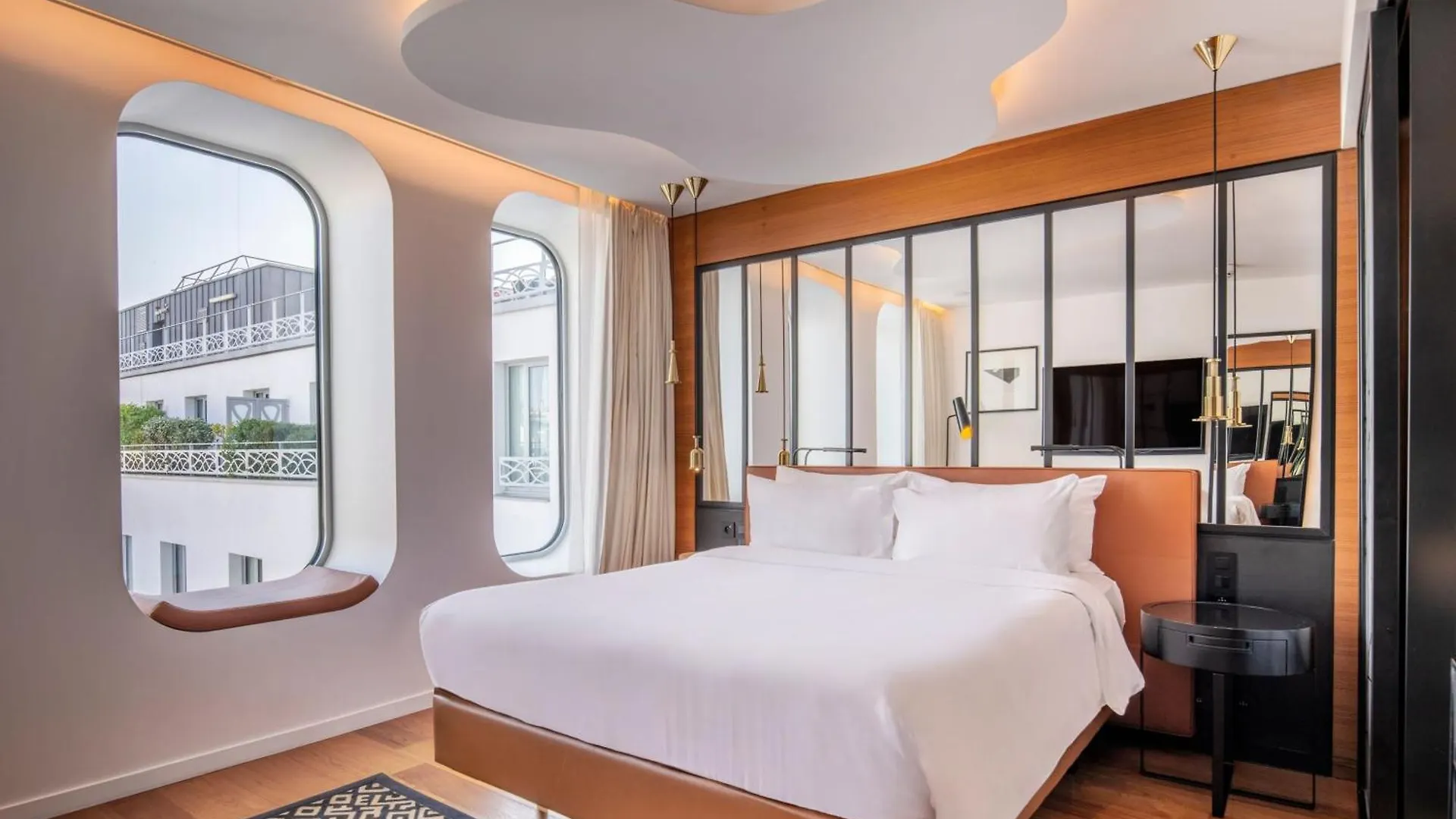 Renaissance Republique & Hotel 5*
