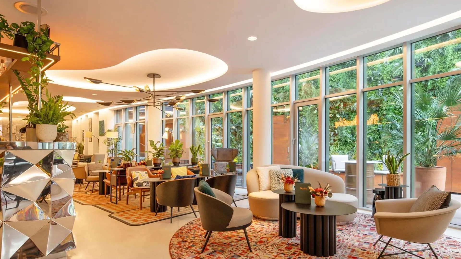 Hotell Renaissance Republique & Paris