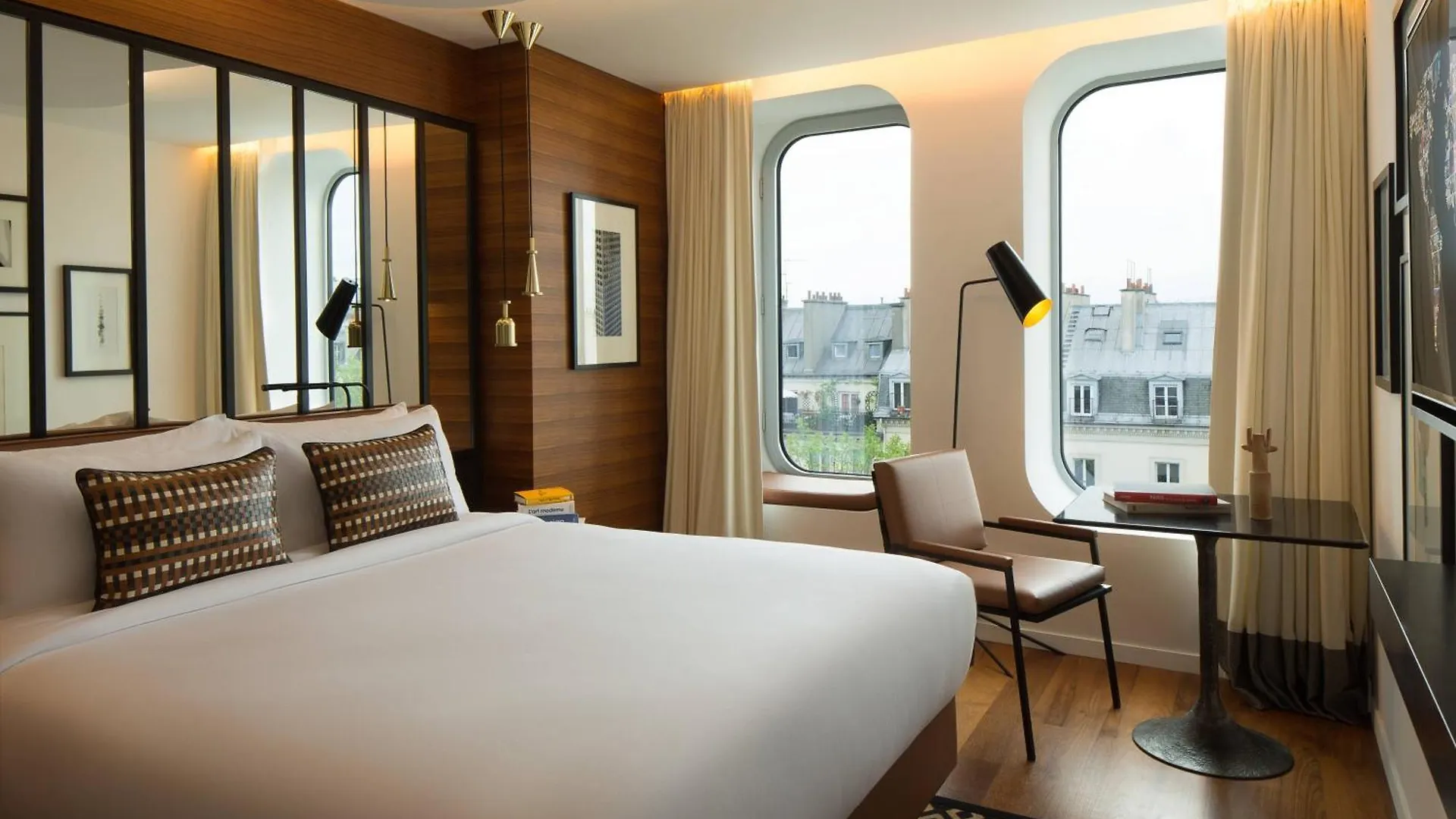 Renaissance Republique & Hotell