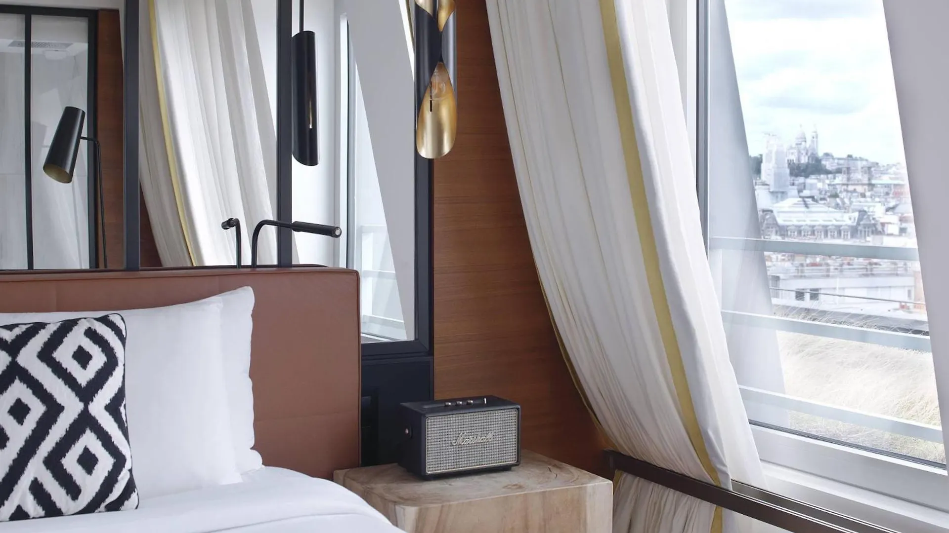 Hotell Renaissance Republique & Paris