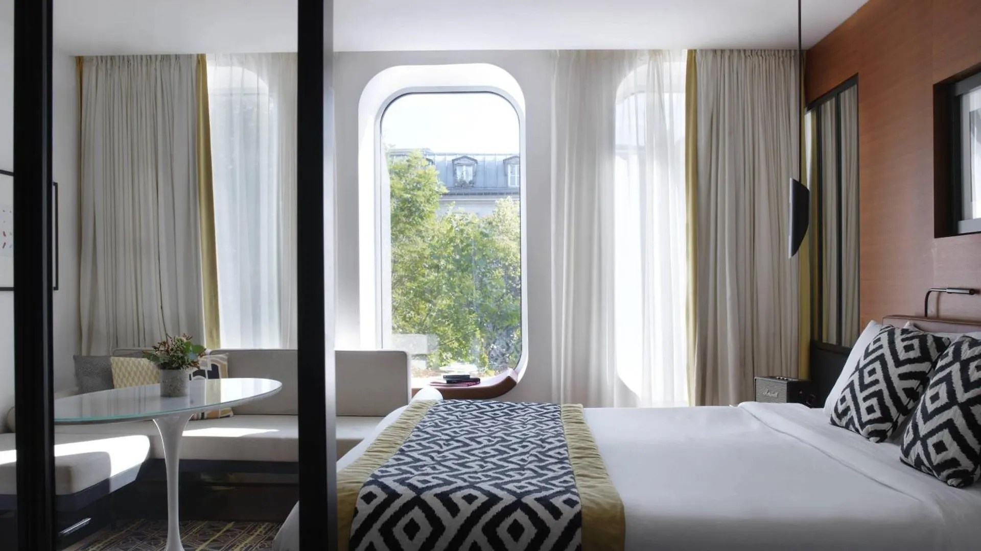 Hotel Renaissance Republique & 5*