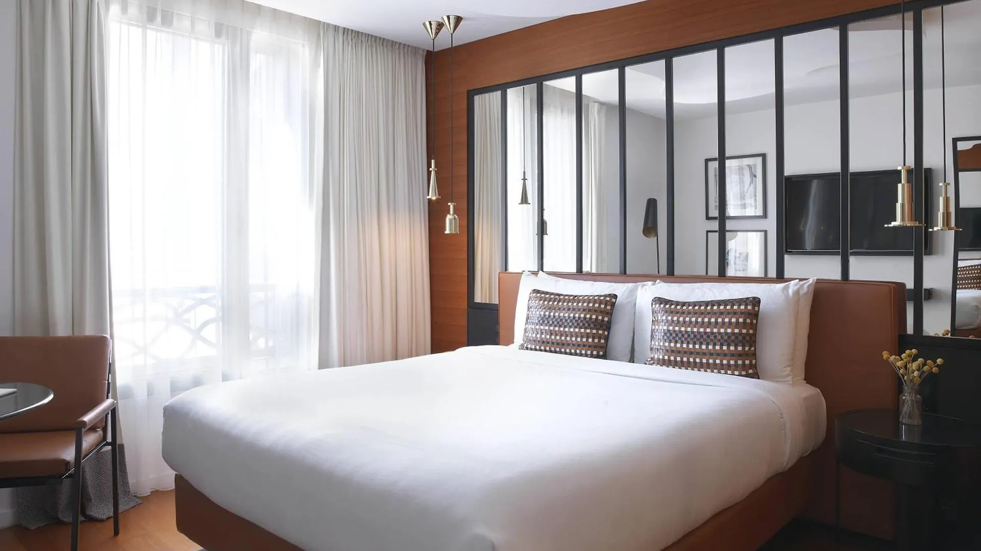 Renaissance Republique & 5* Paris